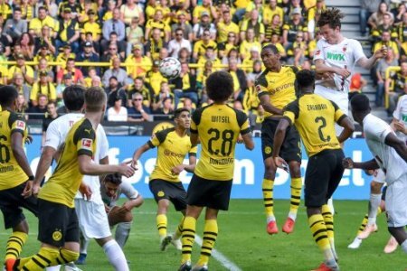 GER, DFL, BL, Borussia Dortmund vs FC Augsburg / 06.10.2018, Signal Iduna Park, Dortmund, GER, DFL, BL, Borussia Dortmund vs FC Augsburg, DFL regulations prohibit any use ofâ¦