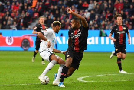 03.11.2018, xjhx, Fussball 1.Bundesliga, Bayer 04 Leverkusen - TSG 1899 Hoffenheim emspor, v.l. Joelinton (1899 Hoffenheim), Jonathan Tah (Bayer Leverkusen) foul elfmeterâ¦