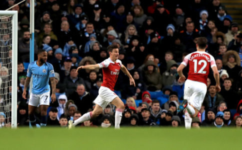 Arsenal's Laurent Koscielny (centre) celebrates scoring his side's first goal of the game
