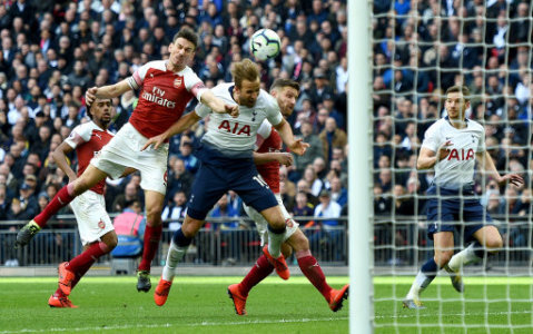 Arsenal's Shkodran Mustafi (right) fouls Tottenham Hotspur's Harry Kane (centre) in the penalty area